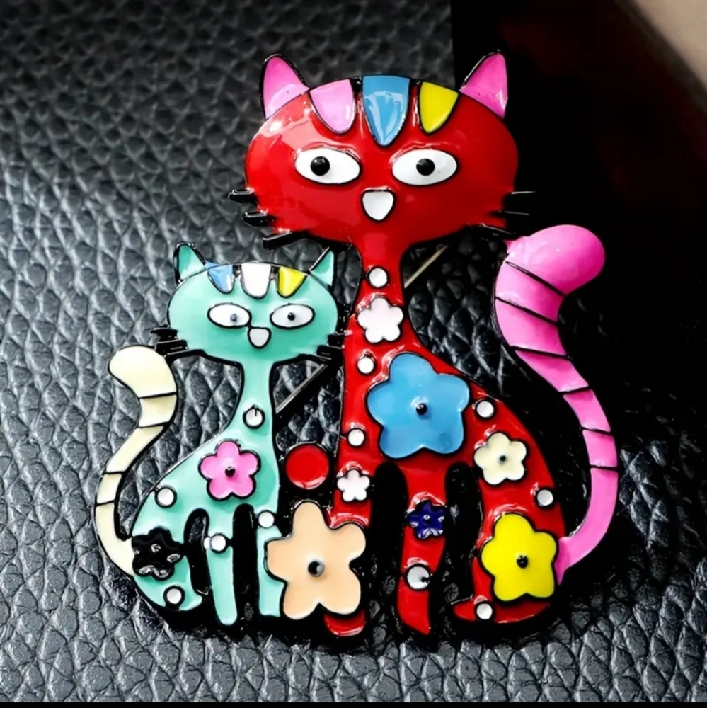 Hippie Cat Kitty With Flowers Dropping Oil Metal Brooch Pin, Red